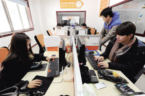 口水娃、雅鹿网上卖疯了企业纷纷触电电子商务,春节前业务量激增  