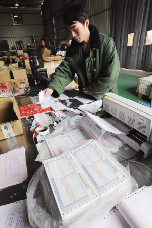 口水娃、雅鹿网上卖疯了企业纷纷触电电子商务,春节前业务量激增  