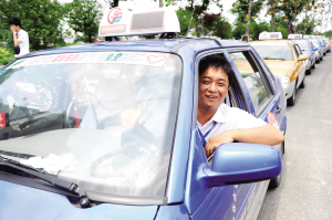 12辆“爱心”出租车免费接送考生