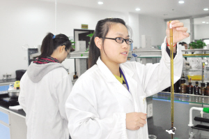 凭借强大的技术实力和高品质的产品,成为亚太地区乳猪料最大品牌企业之一,乳猪系列产品成为业界标杆——安佑科技 研发高科技环保饲料