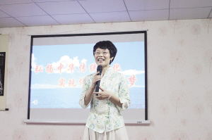 10年前，丰云放下家里的生意，开始致力于中华传统文化的学习与传承 做弘扬传统文化的使者