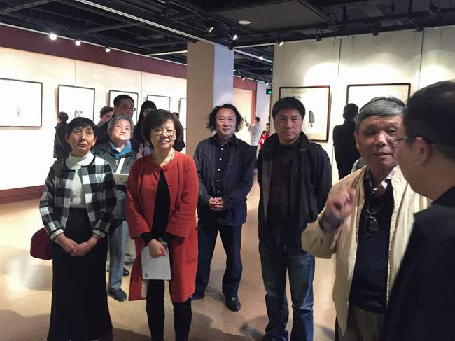 民革太仓市委组织党员参观陆楣画展