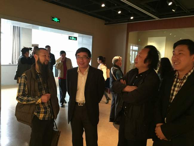 民革太仓市委组织党员参观陆楣画展