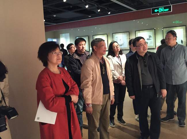 民革太仓市委组织党员参观陆楣画展