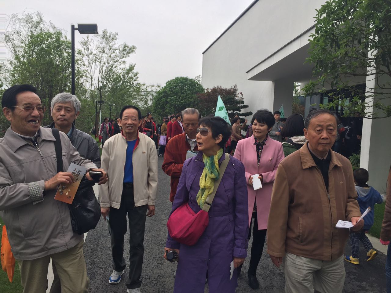 太仓民革组织退休党员参观园博会