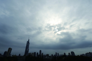  江苏气象发布暴雨警报 强降水将持续至月底