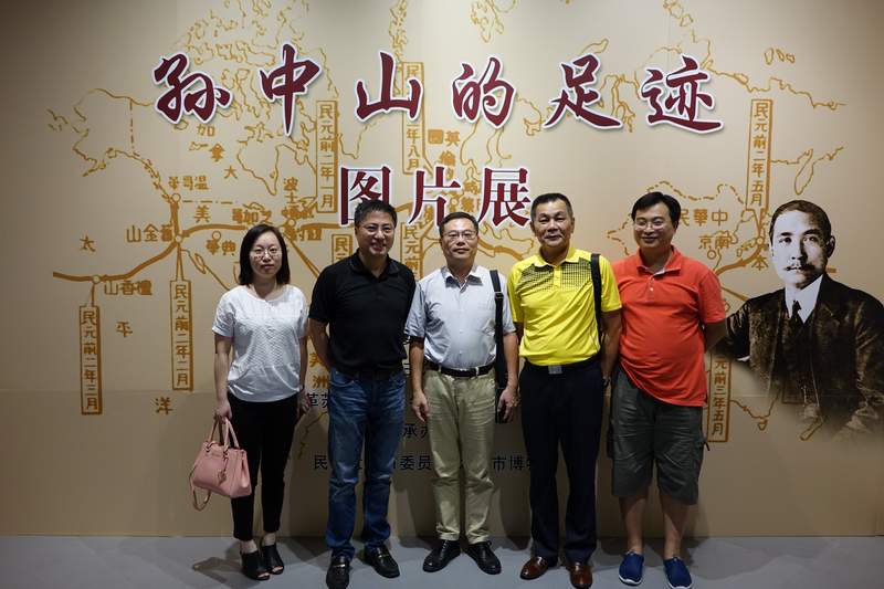 各地民革组织来太仓博物馆观看“孙中山的足迹”图片展