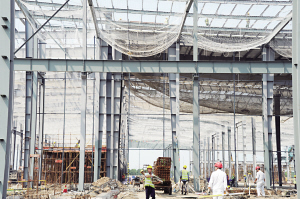 钢架挂满“安全网”