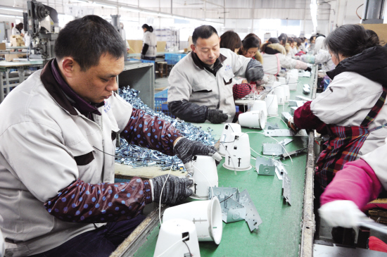 流水线上生产忙