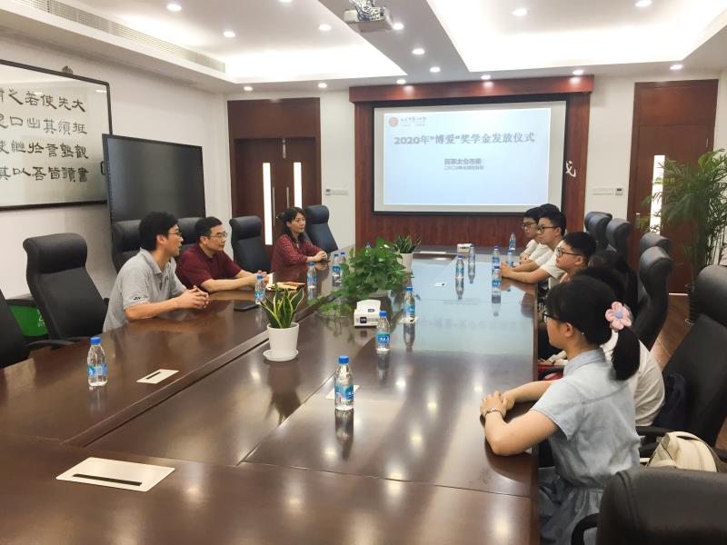 博学成优业爱心洒蕃圃