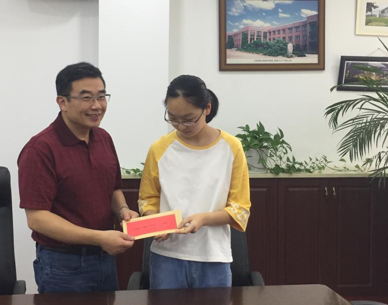 博学成优业爱心洒蕃圃