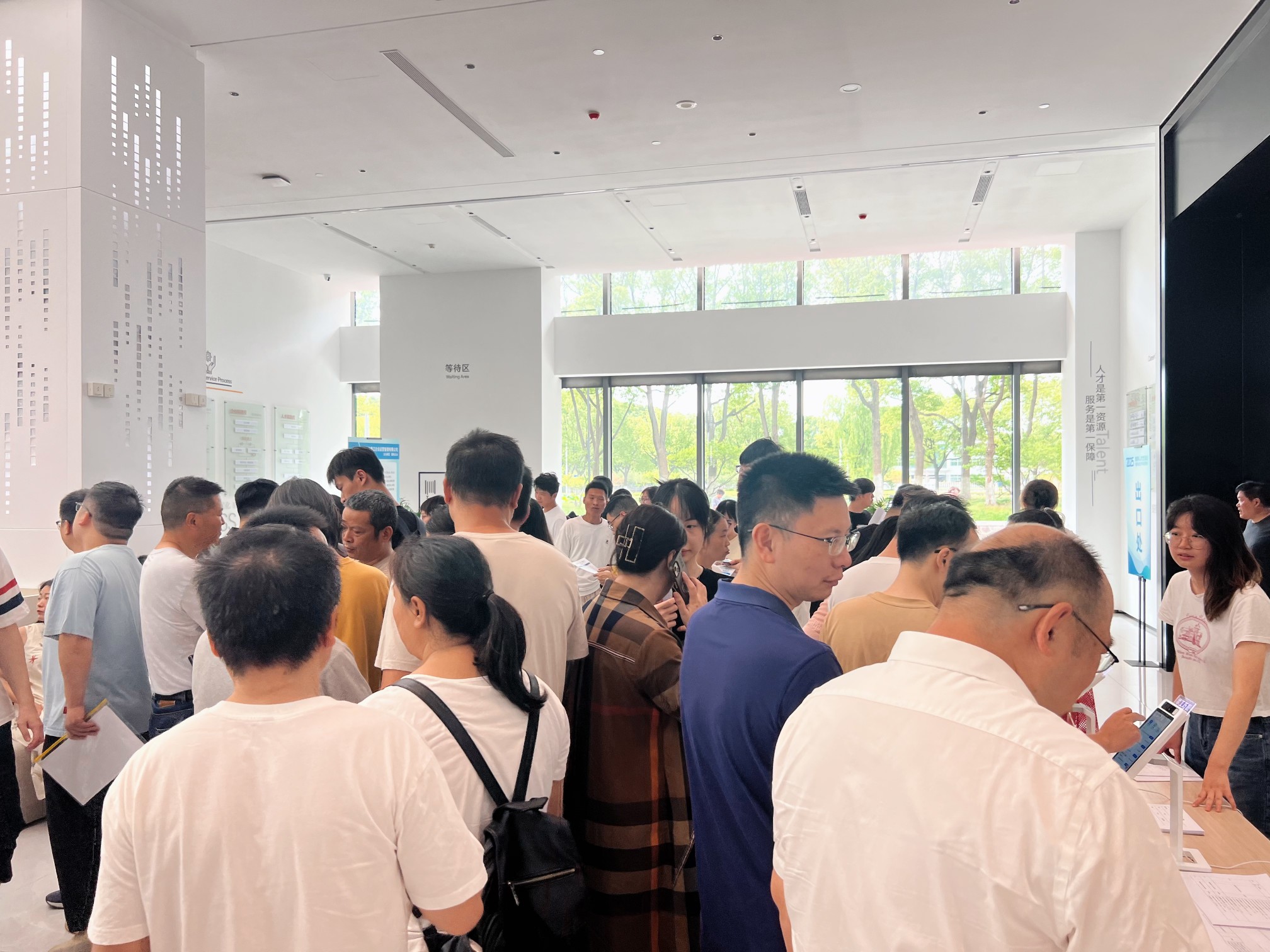 太仓2025夏季招聘会火热启航——盛夏热浪难挡逐梦心