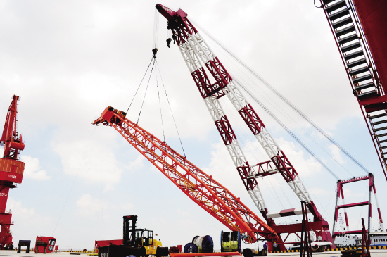 美锦码头引进国内港口最大码头固定起重设备